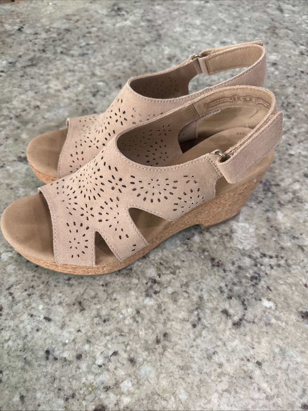 Clarks Giselle Bay Beige Wedge Sandals Women Size 10.5M